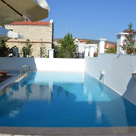 Oda ve Kahvaltı Lapis Port Surf 2*